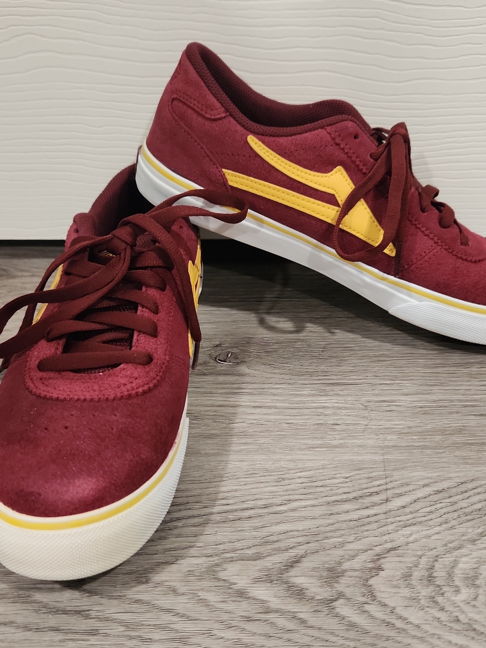 Lakai Manchester Burgundy Suede Skate Shoes Mens Size 9 Yellow Flare No Box